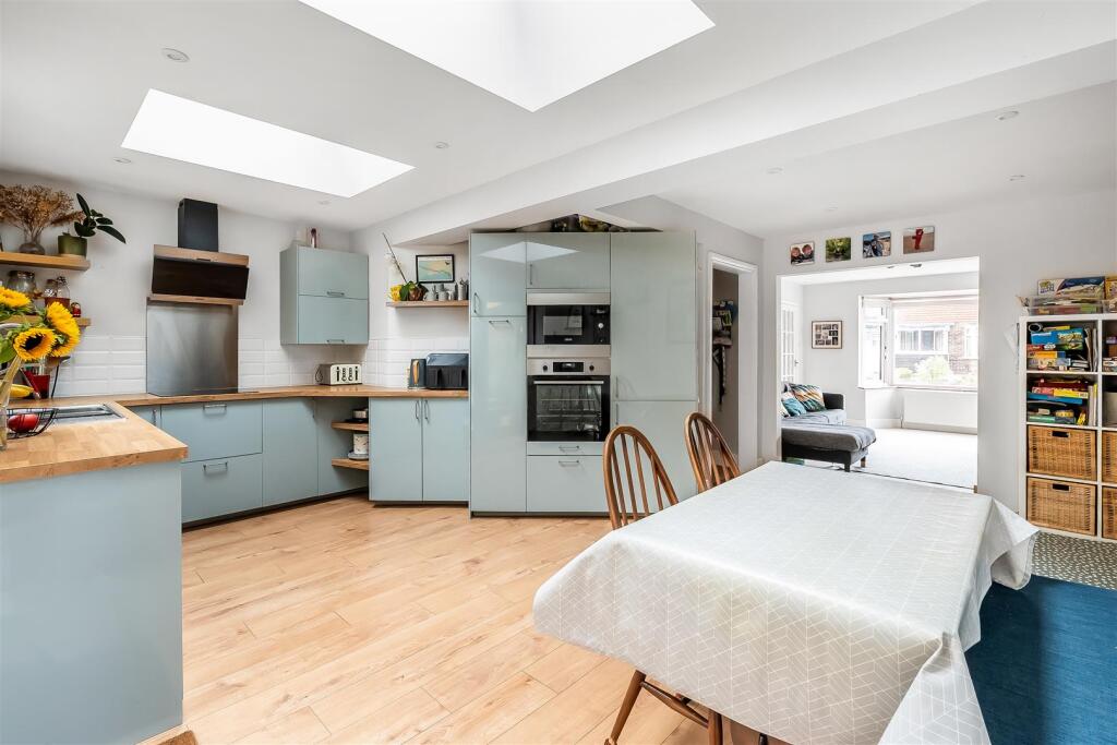 House in Tandridge, Oxted - View 2