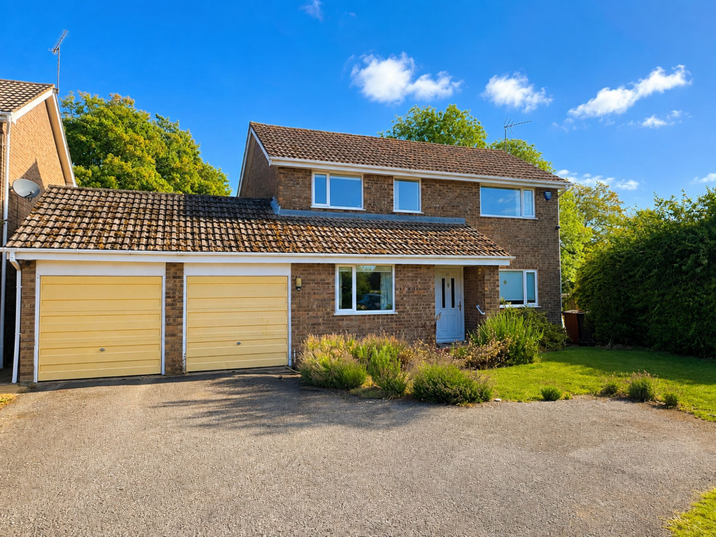 Main image of property: Chipperfield Park Road, Bloxham, OX15