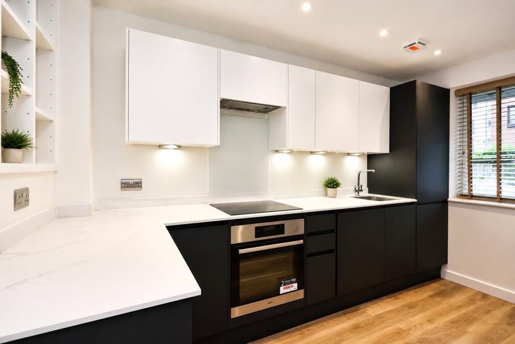 Apartment in Woking, Surrey - View 2
