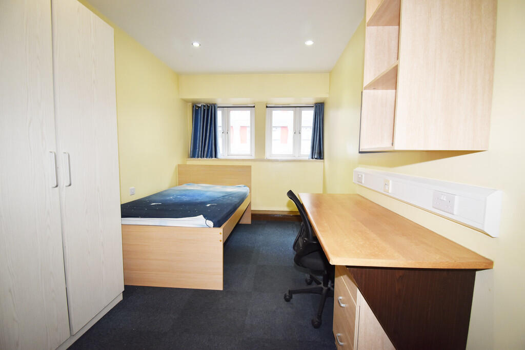 Main image of property: Corporation Street, Coventry, CV1 1GF