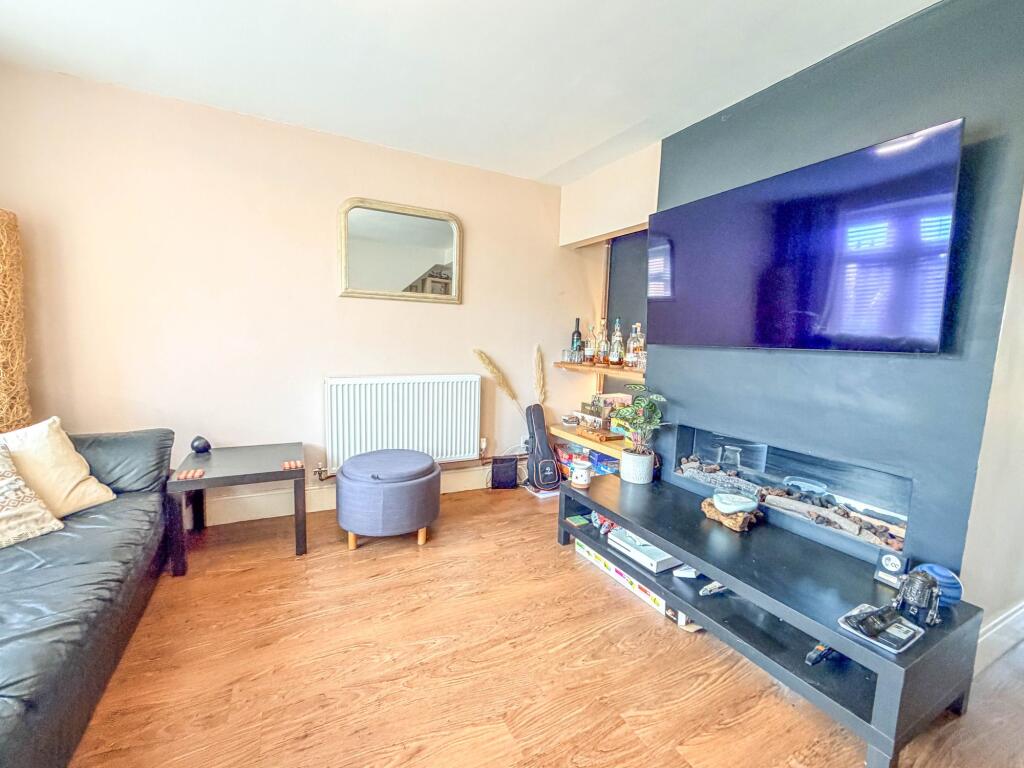 Woodcote Avenue, Nuneaton, CV11 photo 3