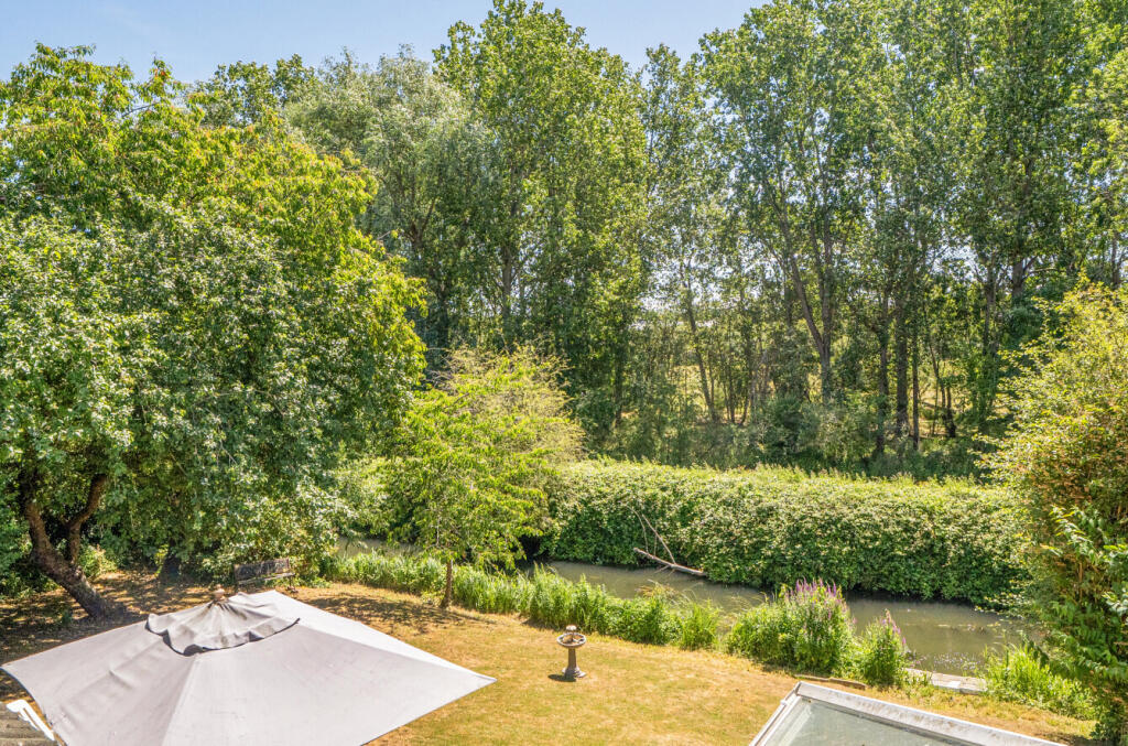 Main image of property: Trelleck Road, Reading, Berkshire