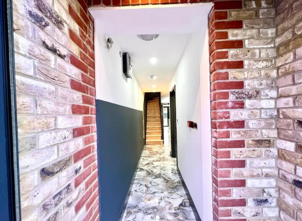 House in Twickenham - View 2