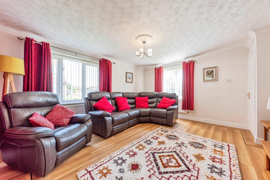 Longcliffe Road, GRANTHAM - More
