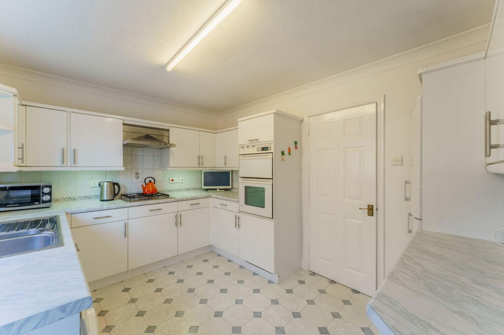 The Brambles, Thorpe Willoughby, Selby, YO8 9LL photo 2