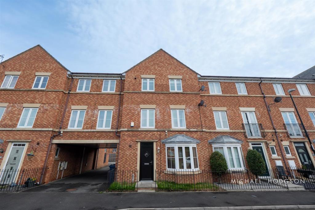 5-bed terraced on Aylesford Mews, Greystoke Manor, Sunderland, £260,000