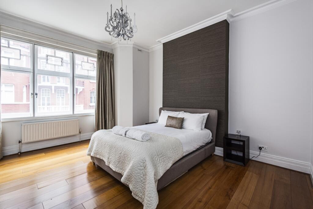Apartment in London - More