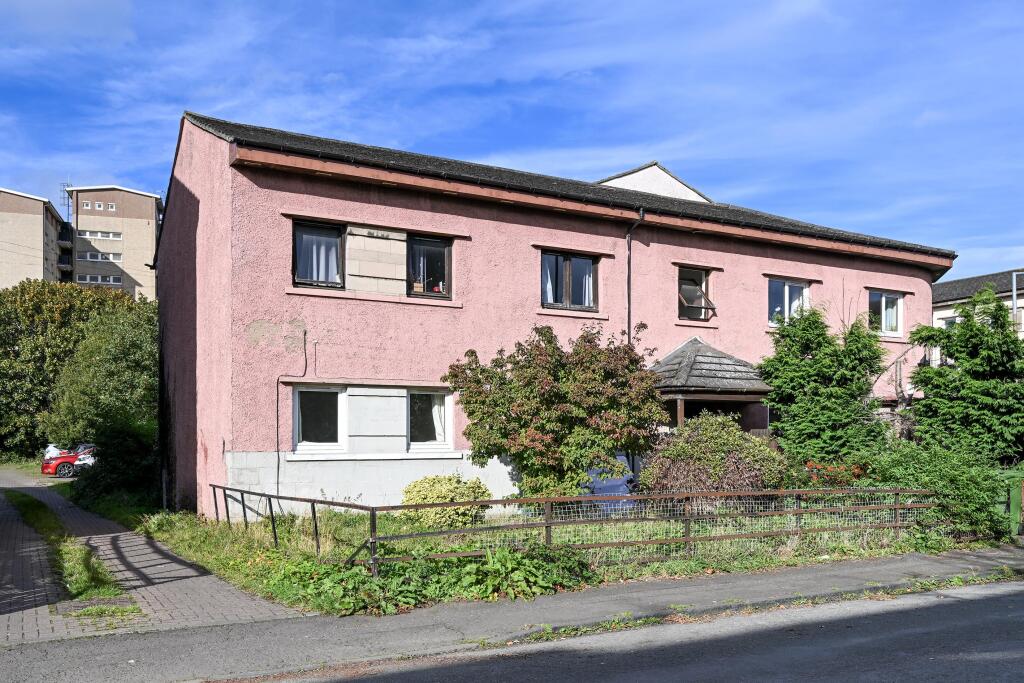 3-bed flat on West Pilton Avenue, Edinburgh, EH4, £160,000