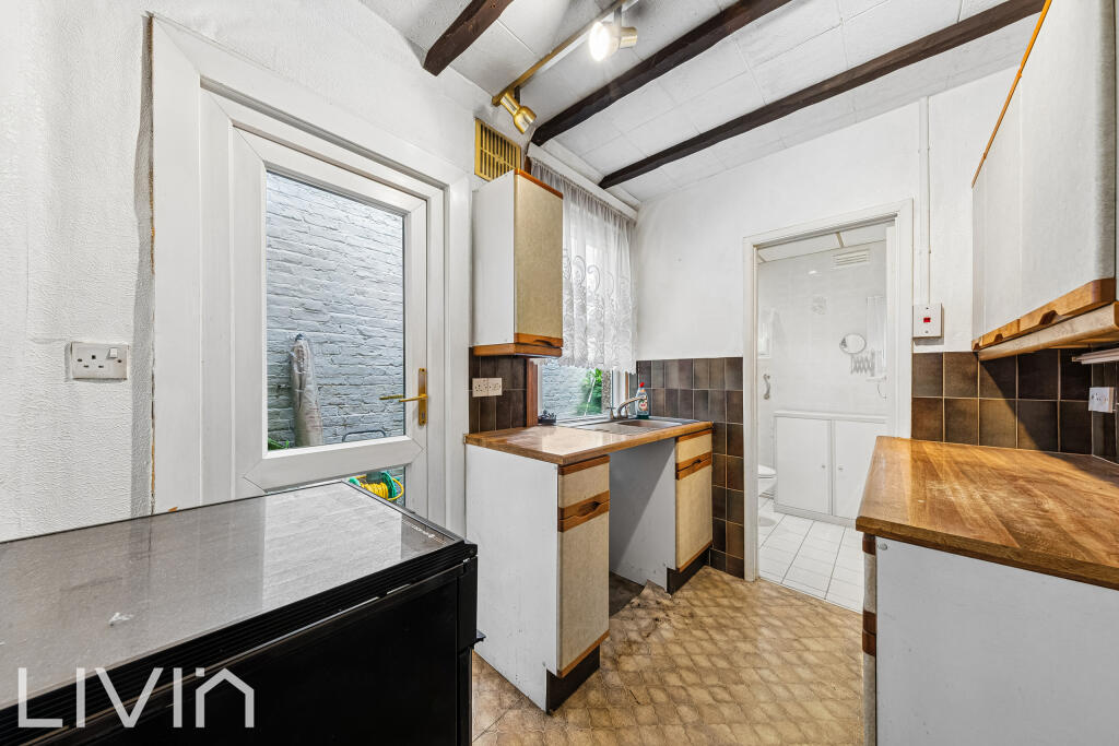 House in London, Broad Green - View 5