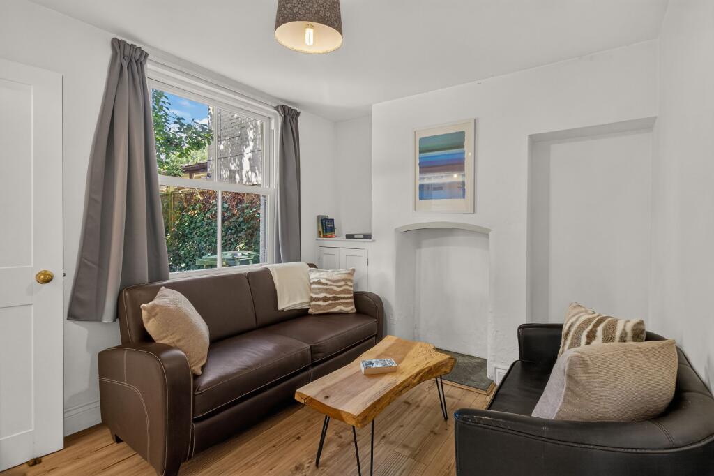 House in Worcester, Worcestershire - More