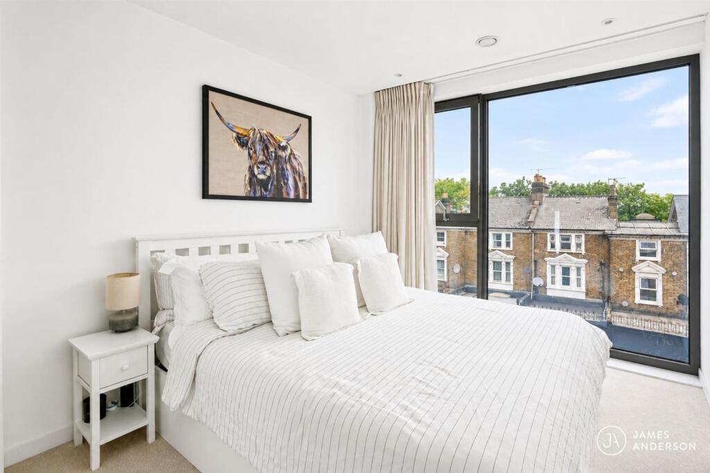 Apartment in London - More