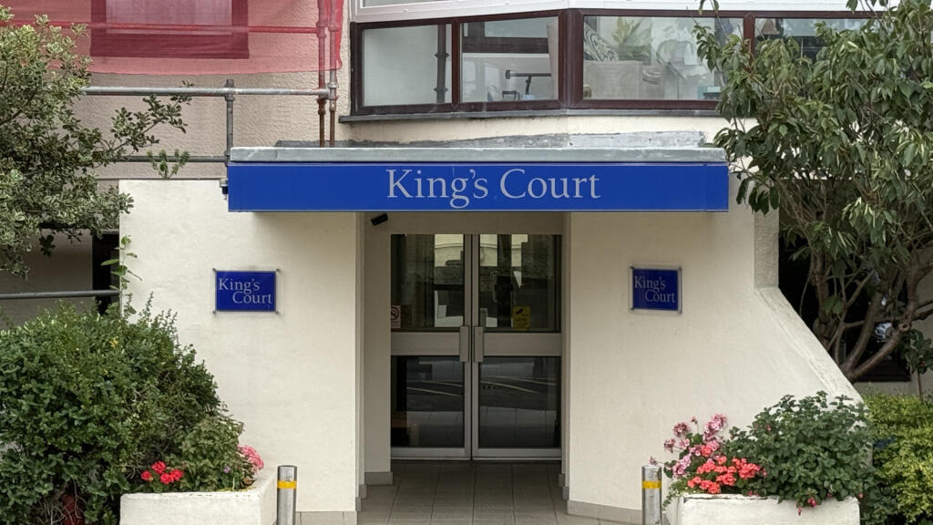 702 Kings Court, Ramsey, IM8 1LW photo 2