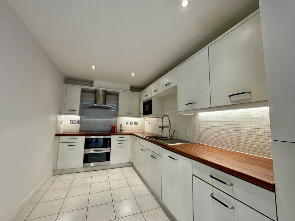 Apartment in Birmingham, West Midlands - View 3