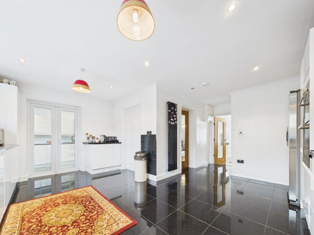 Conway Road, Calcot, RG31 photo 4