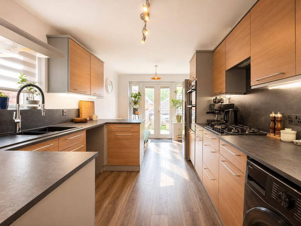 House in Loughor, Gowerton - More