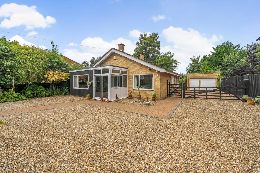 Main image of property: Hitchin Road, Stotfold, SG5