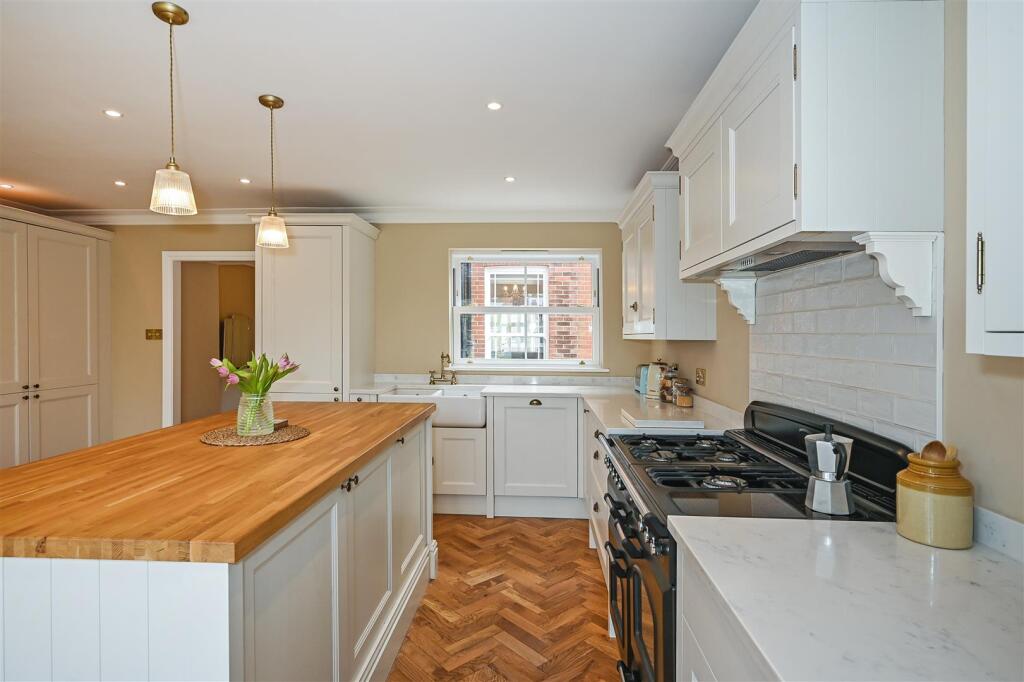 House in Portsmouth - More