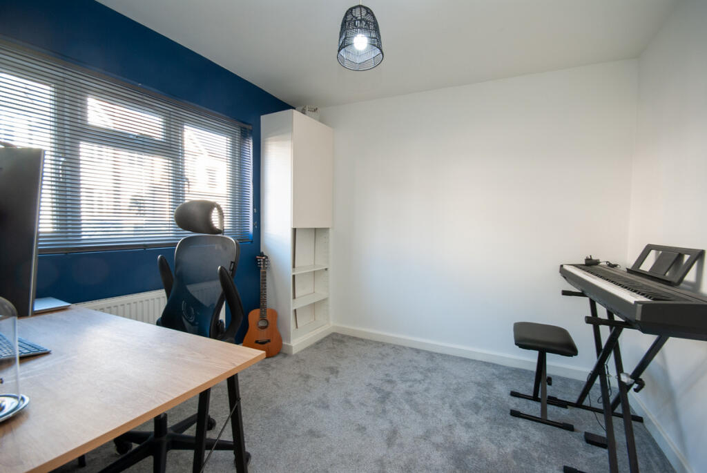 Apartment in Southend-on-Sea - View 5