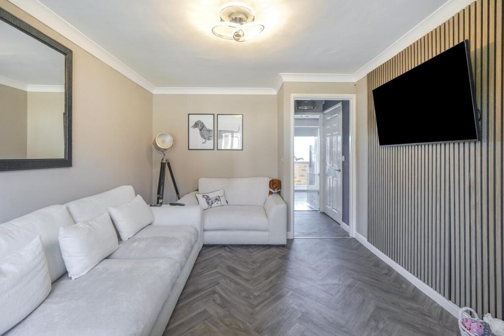 Wentworth Crescent, Bradford photo 5