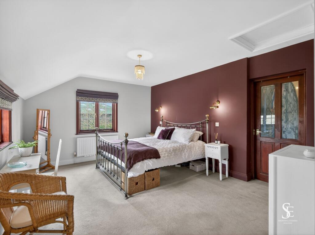 House in Wokingham, St. Nicholas, Hurst - View 4