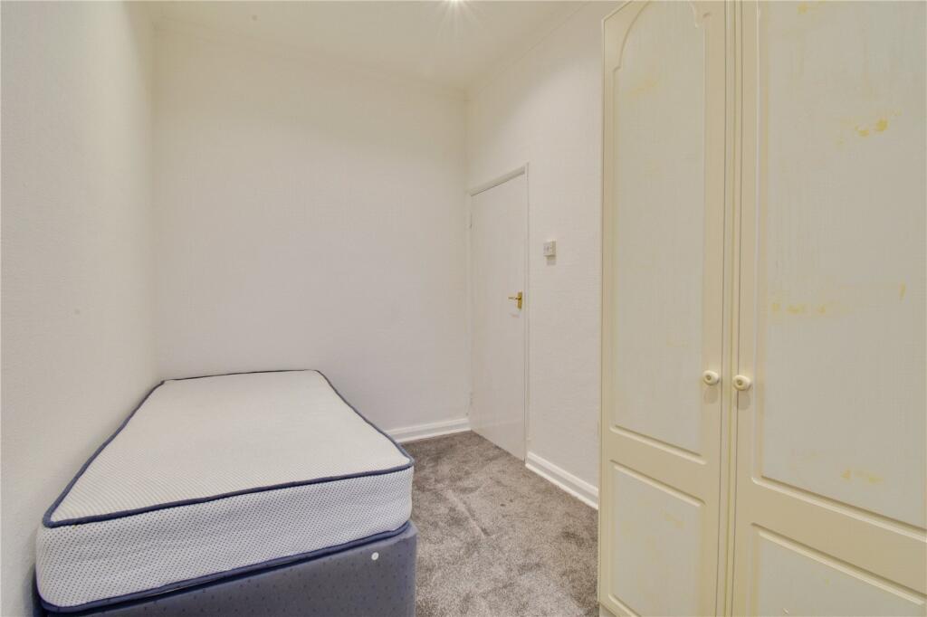 House in Watford, Hertfordshire - More