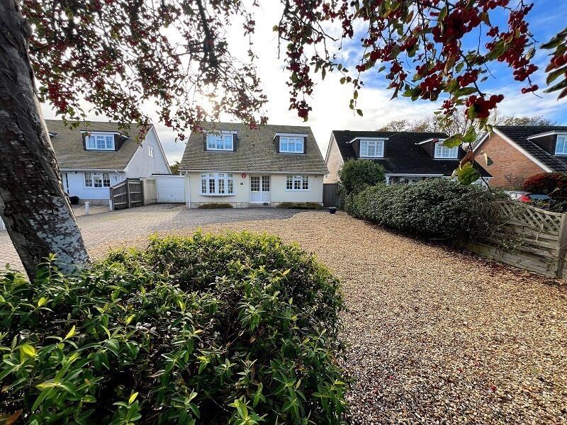 Main image of property: Haven Gardens, New Milton, Hampshire. BH25 6HF
