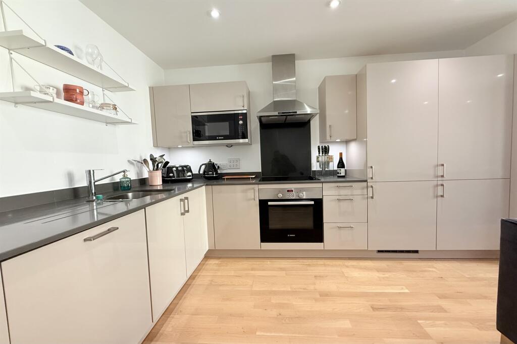 Eccles Court, Burgess Springs, Chelmsford, Essex, CM1 photo 3