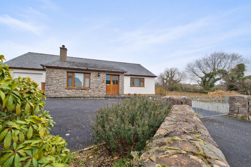 Main image of property: Rhandir, Abererch.