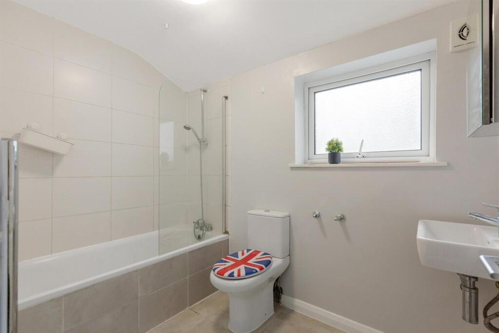 5 bedroom terraced house for rent