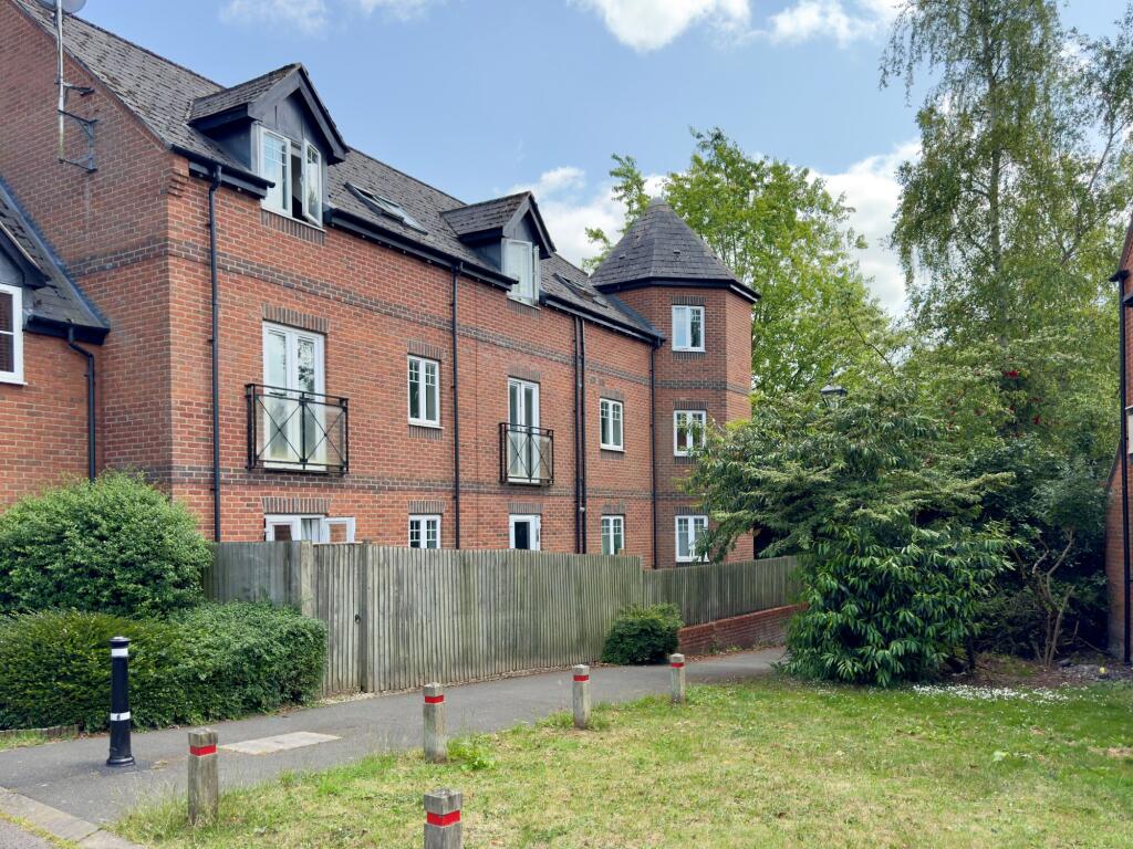 1-bed flat on Chapel Close, Wantage, OX12, £160,000