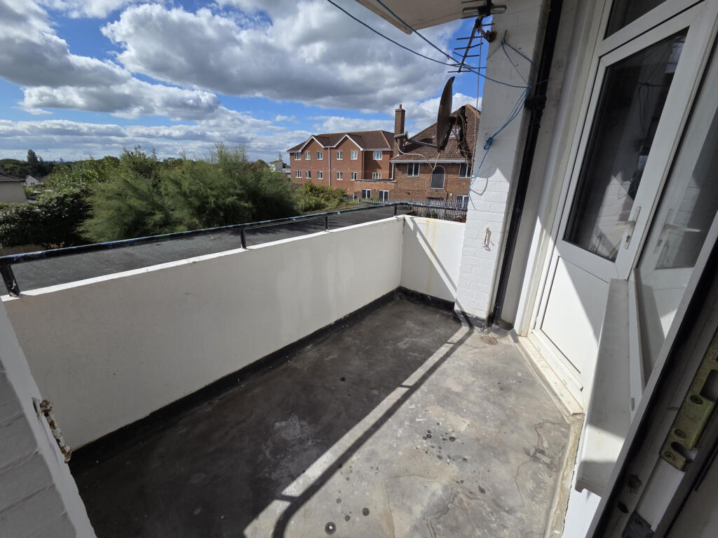 Main image of property: Flat 9, Dymchurch House, PORTSMOUTH, PO6 3PF