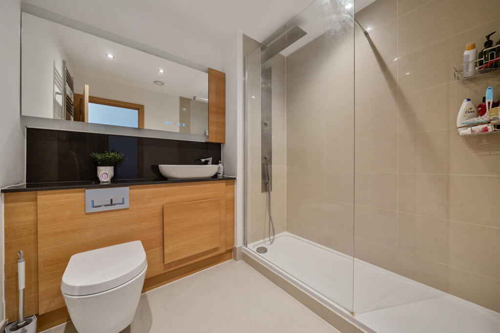Apartment in Dartford, Kent - More