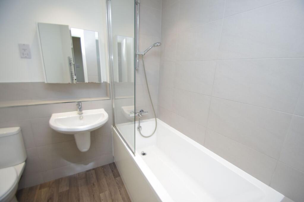Apartment in Watford, Hertfordshire - More