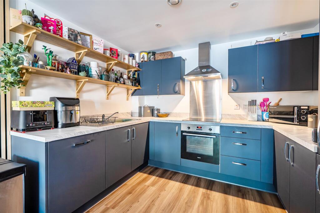 Apartment in Slough - View 3