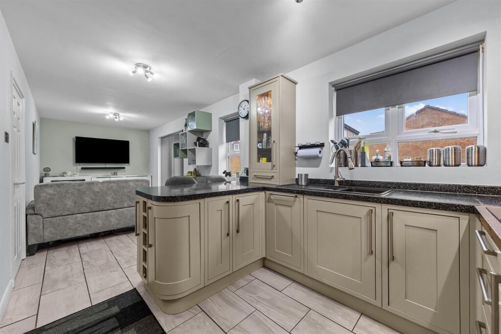 House in Northampton, Headlands - View 5