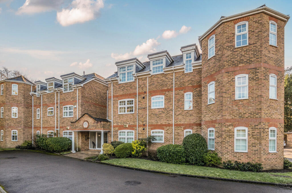 Main image of property: Oatlands Chase, Weybridge, Surrey, KT13