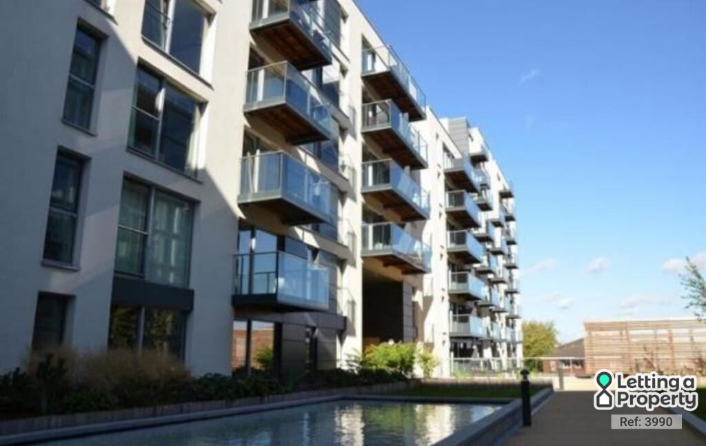Apartment in Southall - More