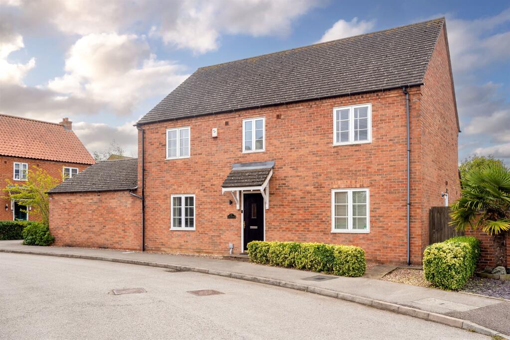 House in Northampton, Mawsley - View 4