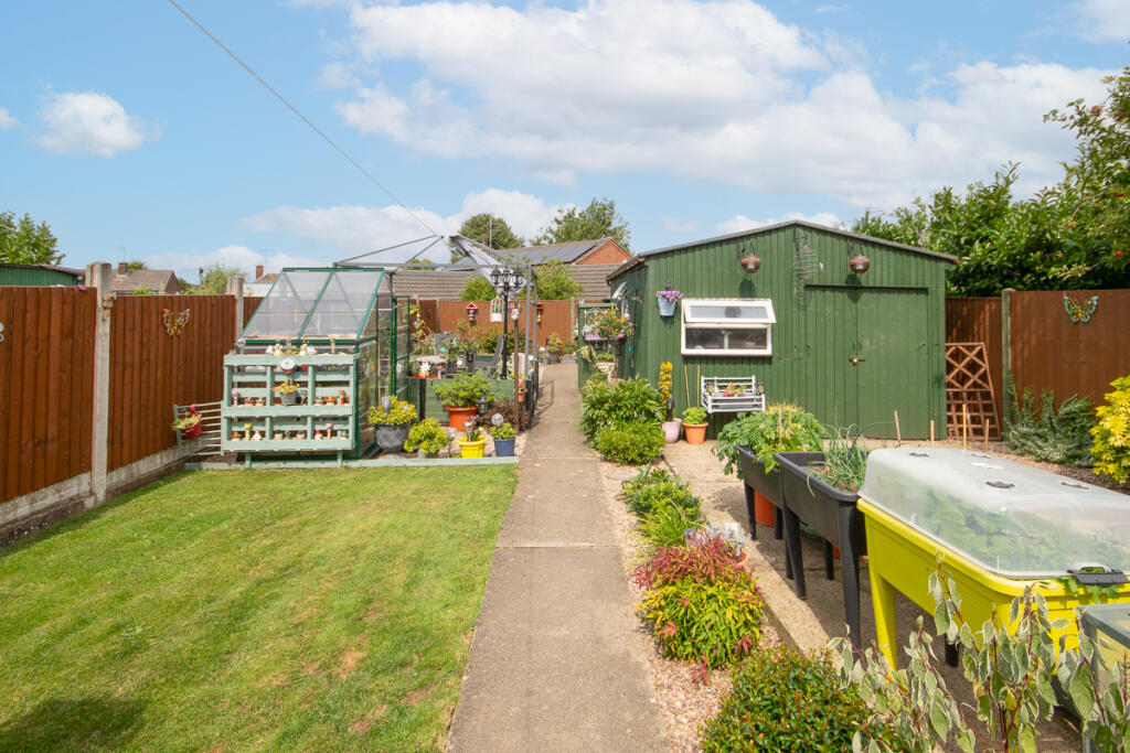 Brackensdale Avenue, Derby photo 2