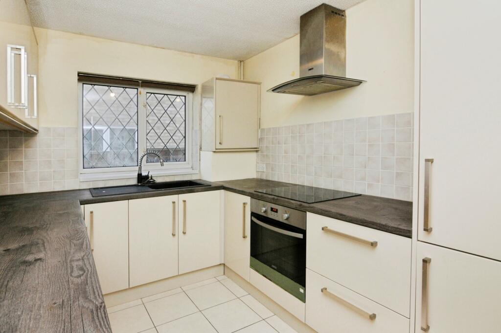 Philbrick Crescent, Rayleigh, Essex, SS6 photo 2
