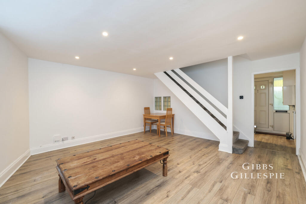 Apartment in Southall - View 4