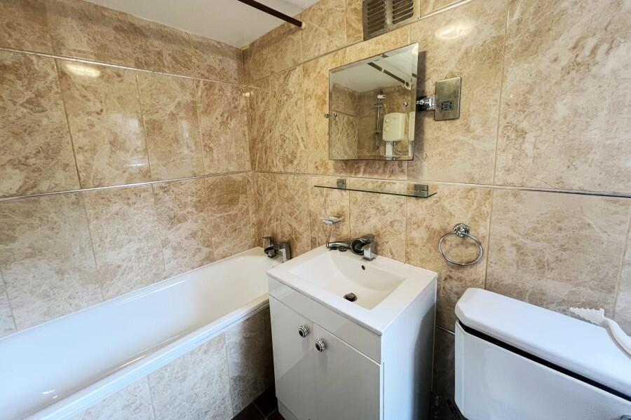 Apartment in Guildford, Surrey - More