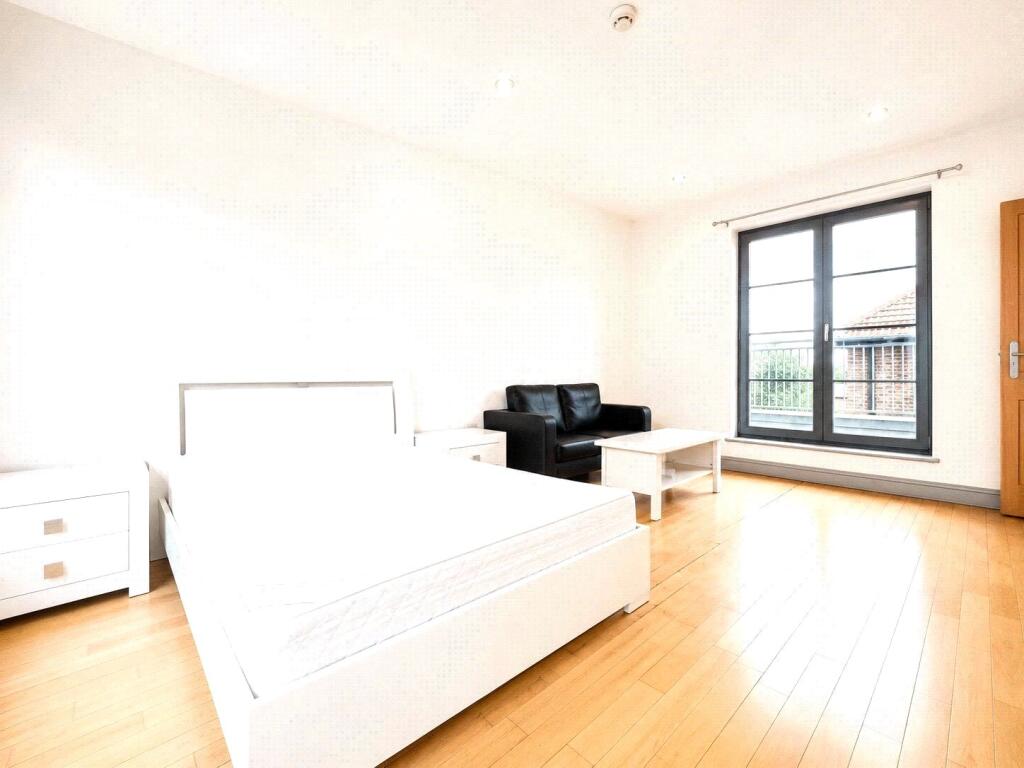 Apartment in London - View 5