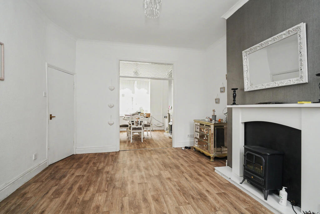 House in Bury, Kirklees - View 4