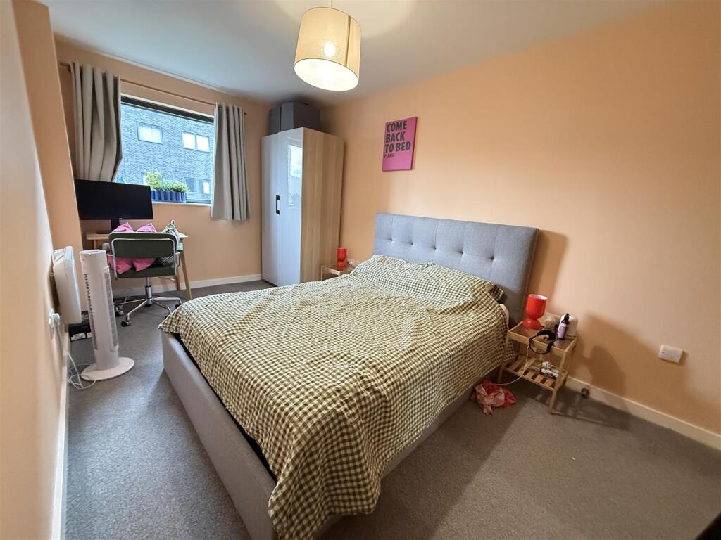 Apartment in Manchester, City Centre - View 5