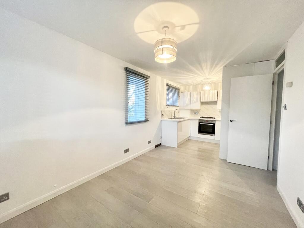 Apartment in Epping Forest, North Weald - View 3