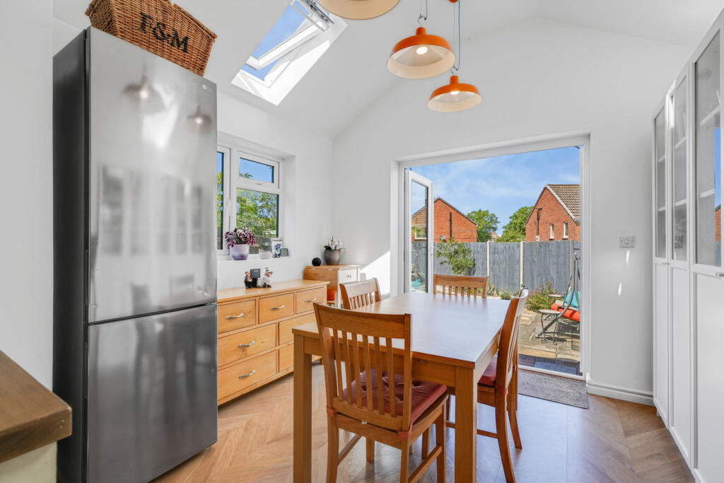 House in Rugby, Barby - More