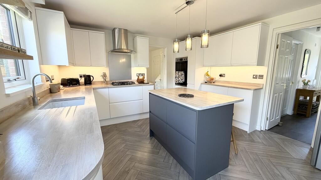 House in Brackley, West Northamptonshire - More