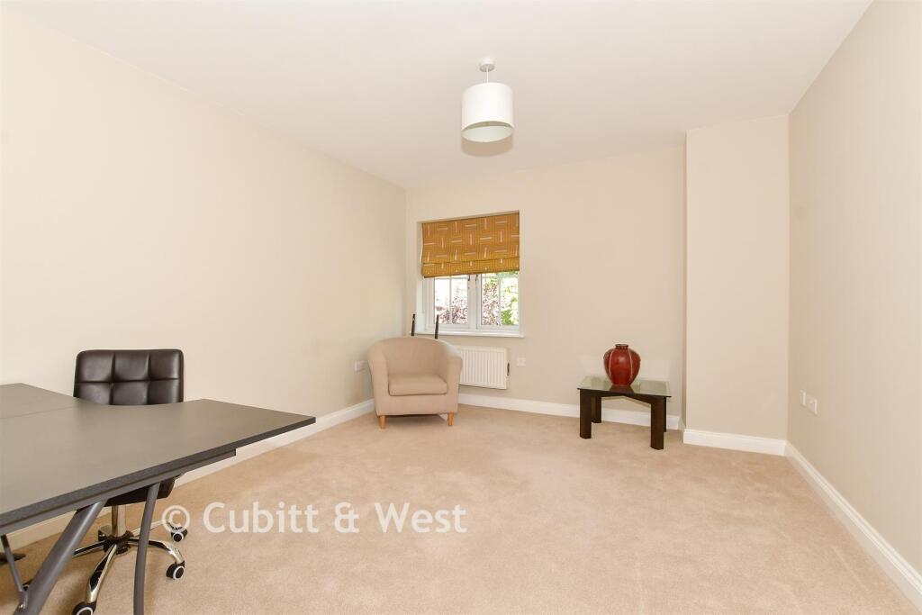Apartment in Sutton - View 4