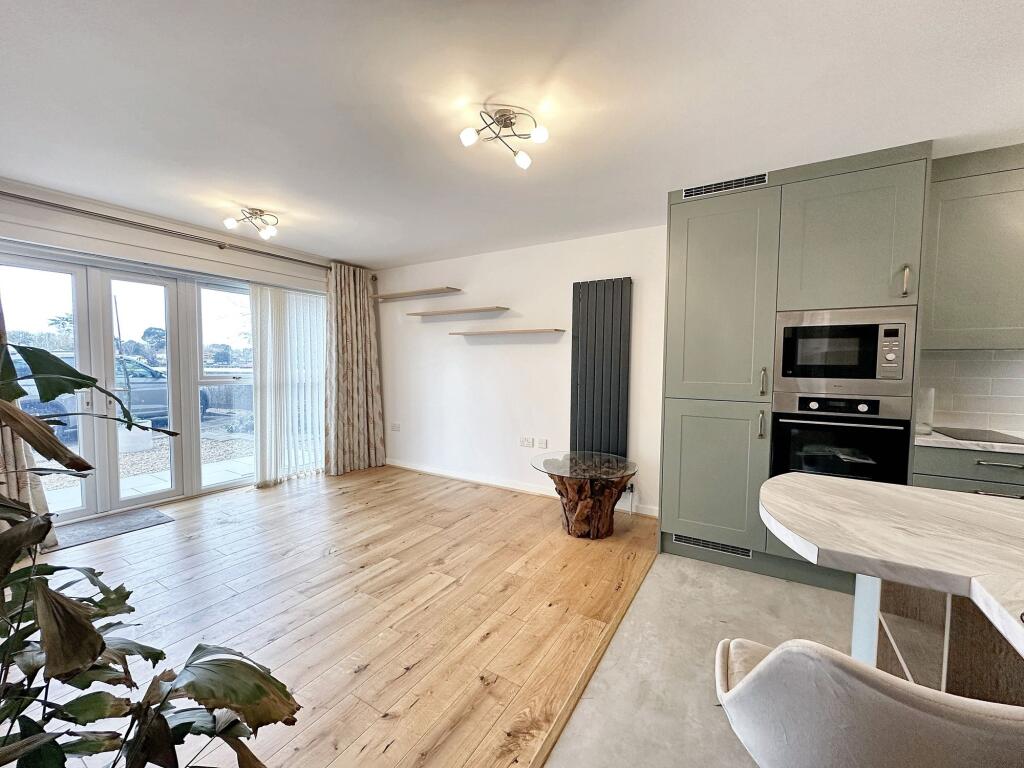 Apartment in Southampton - View 3